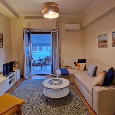 Cozy Apartment With Wrap Around Balcony Athena Bagian luar foto